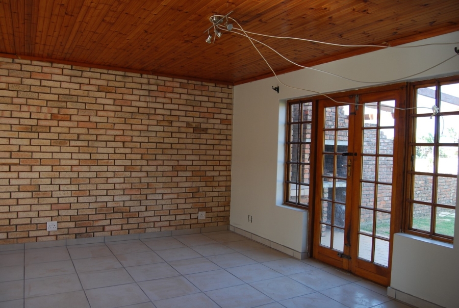 To Let 3 Bedroom Property for Rent in Lovemore Park Eastern Cape